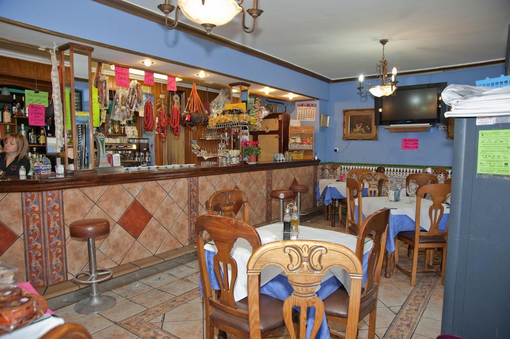 Hostal Restaurante Reina El Tejar Экстерьер фото